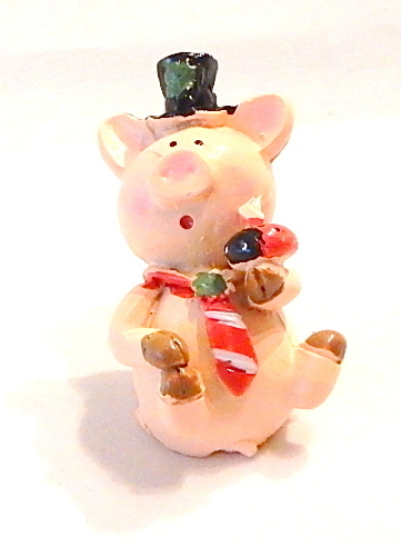 Glücksschwein mit Zylinder winkend in der Geschenktüte