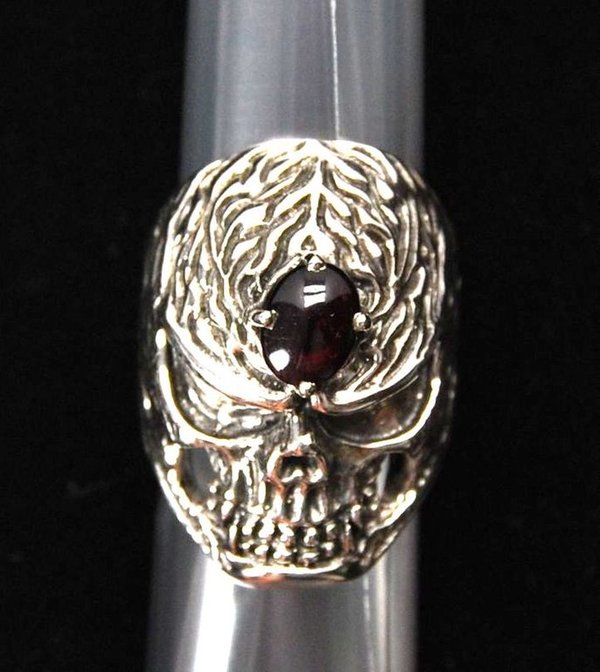 Ring Totenkopf mit rotem Stein 925er Sterlingsilber Größe 18 mm